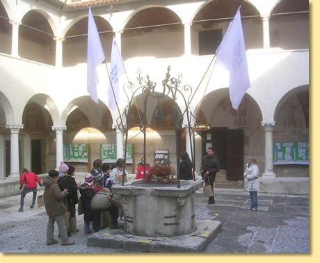 il chiostro della basilica santuario Ss Vittore e Corona